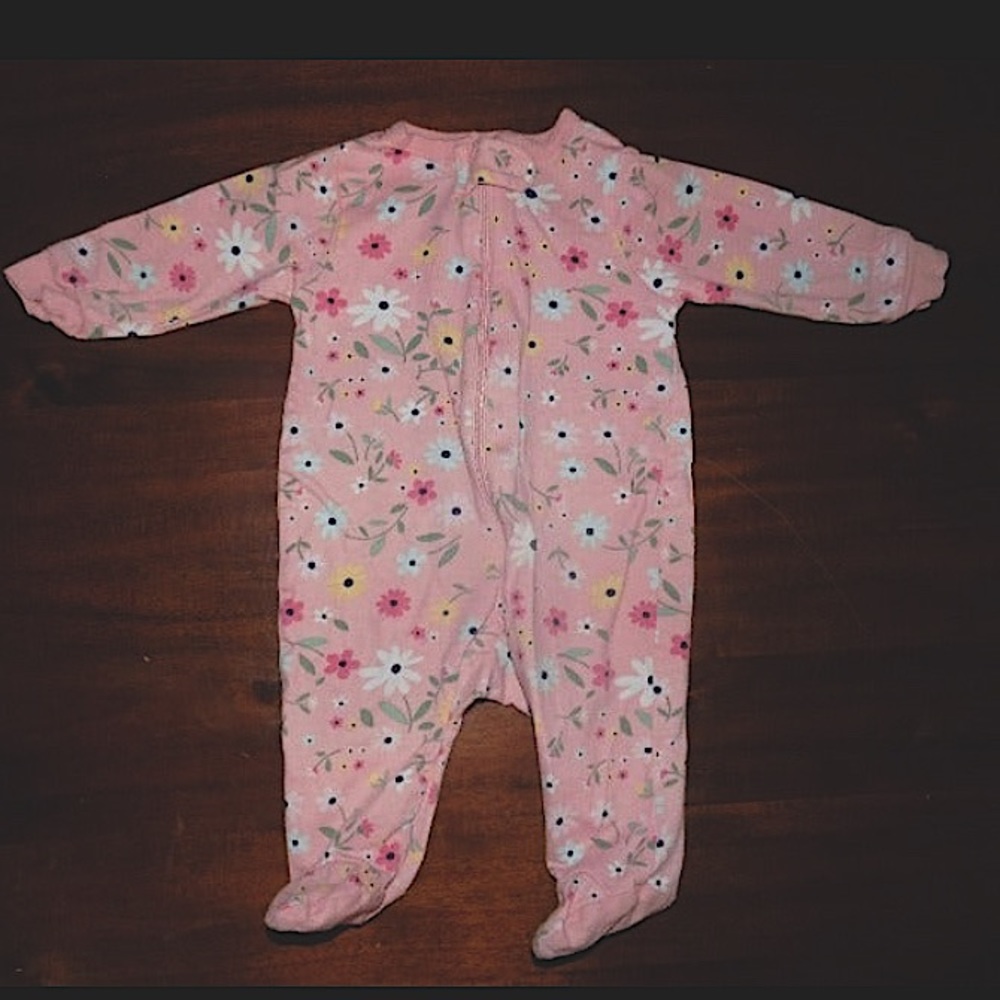 Great used condition zip up sleeper, newborn